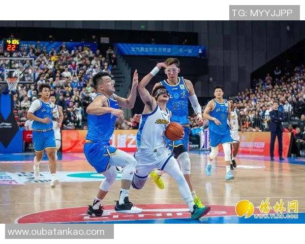 2016年CBA精彩对决上海队迎战北京队激烈角逐引发球迷热情