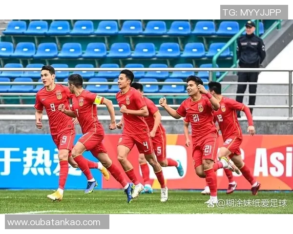 拉尔纳卡与根特的激烈对决展现足球魅力与战术智慧的较量