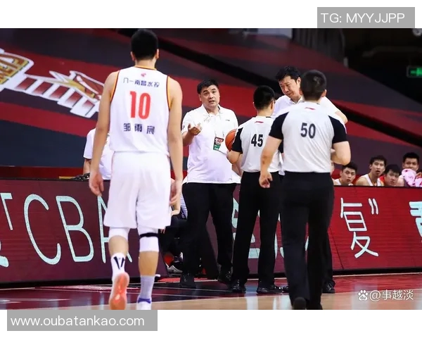 新疆飞虎男篮迎战辽宁队争夺CBA季后赛关键胜利