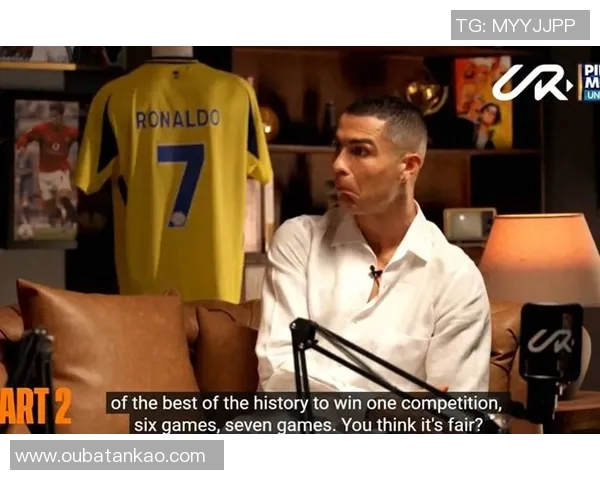 欧冠赛场惊现奇葩事件球迷冲入场内夺走C罗球衣引热议