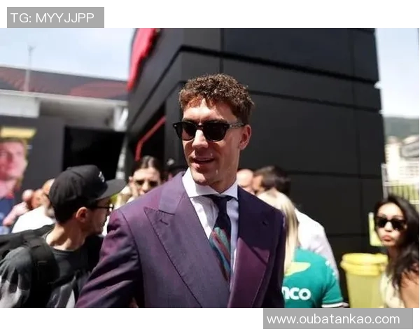 弗拉霍维奇：从天才前锋到足球巨星的蜕变之路与未来展望