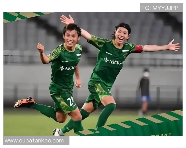 冈山绿锥与东京绿茵的激烈对决展现足球魅力与团队精神 冈山绿锥与东京绿茵的激烈对决展现足球魅力与团队精神