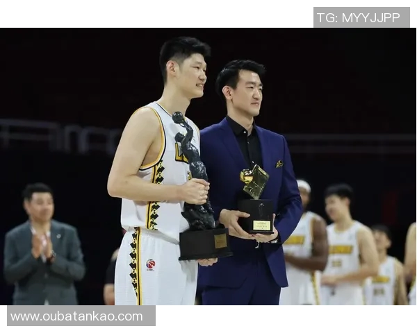 篮球明星遥遥的奋斗历程与辉煌成就揭秘，激励年轻一代追逐梦想的故事